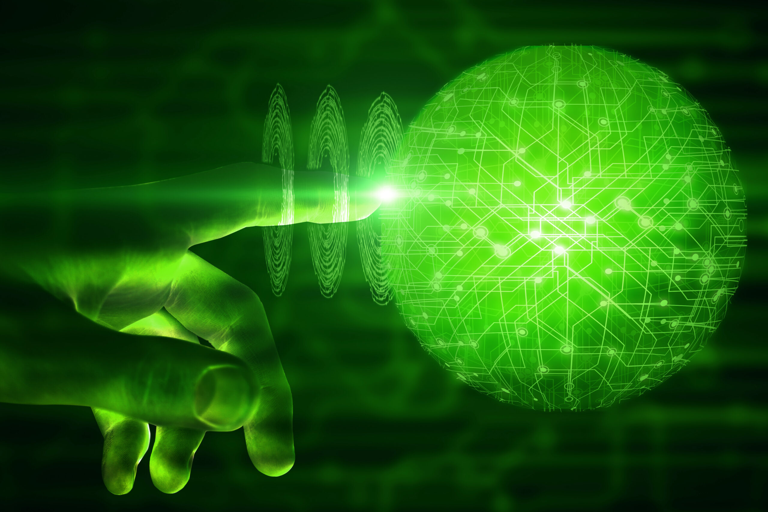 Profissional analisando dados jurídicos em laptop, representando o monitoramento inteligente de passivos