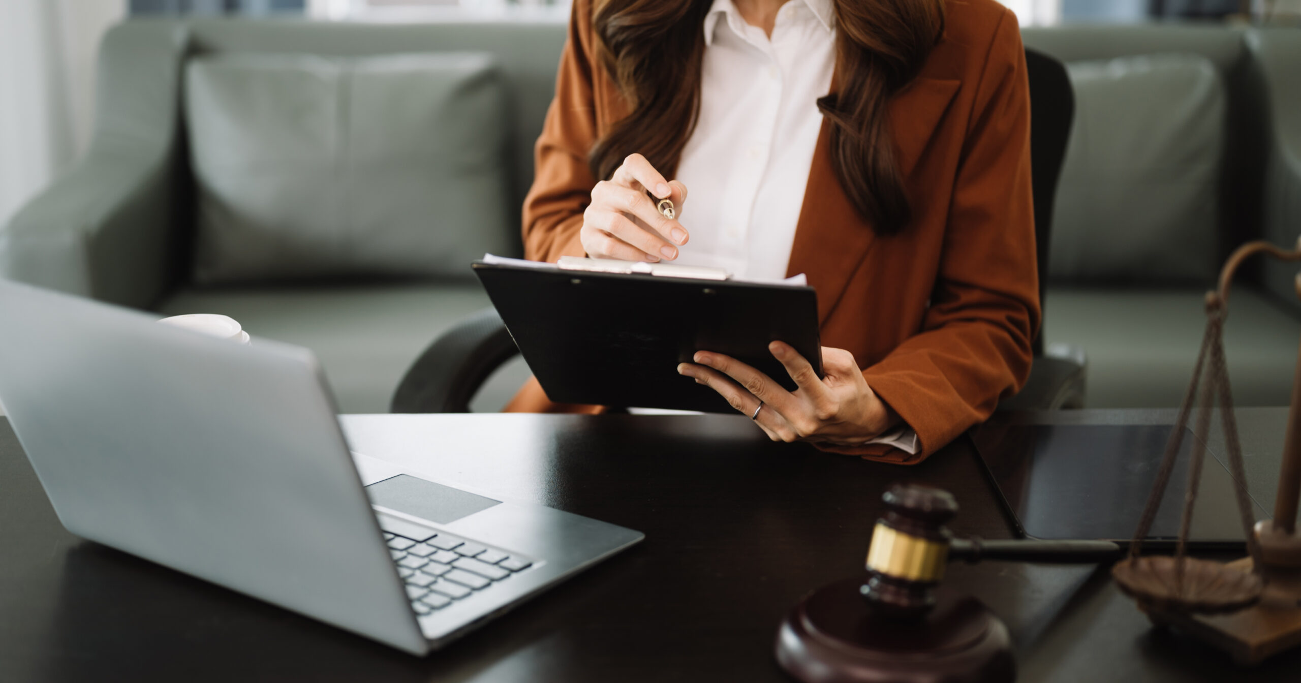 Representação visual de precatórios e a Lei Orçamentária Anual (LOA) no contexto jurídico brasileiro​