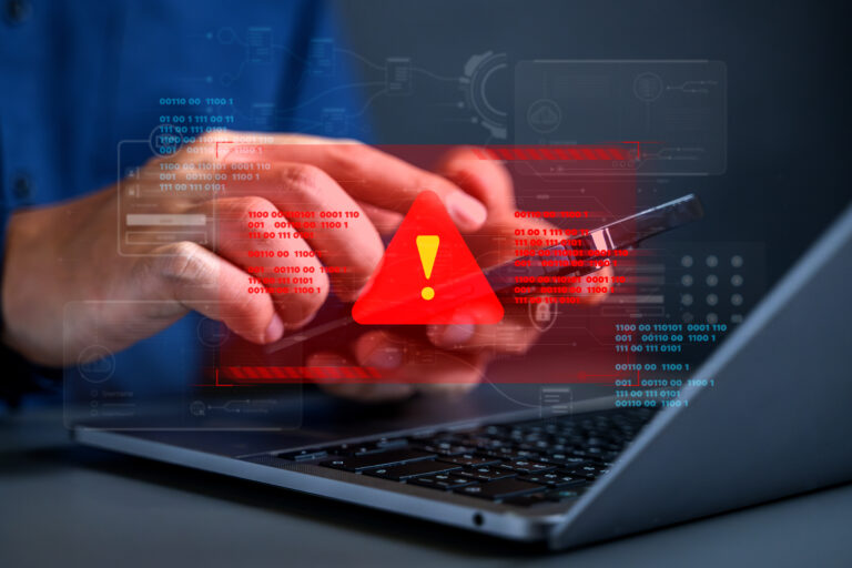 Profissional bancário analisando processos judiciais para prevenir fraudes financeiras.